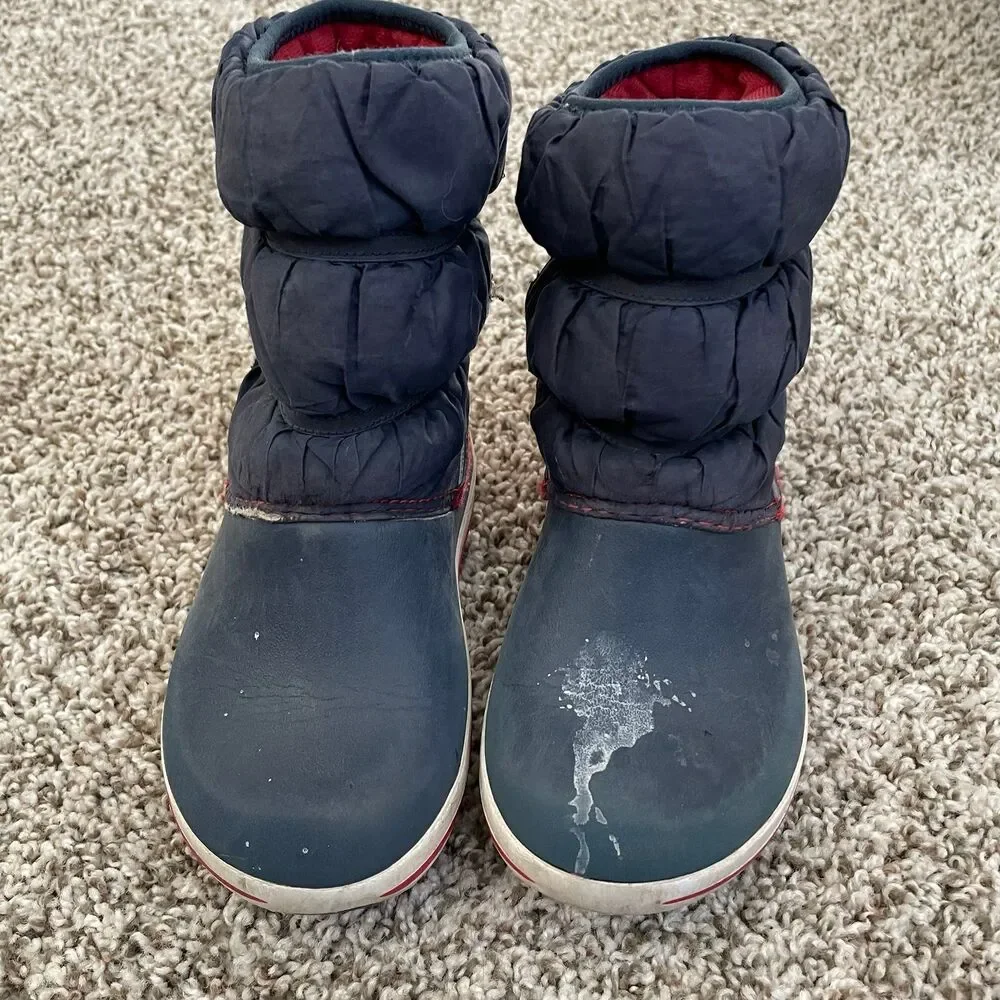 Size 11 / Boys' Crocs Snow Boots
